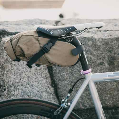 富山 自転車プチツーリングに オシャレなサドルバッグ Fairweather フェアウェザー Seat Bag Mini シートバッグミニ ブラック Toolate Sports トゥーレイトスポーツ 富山の自転車店 スノースクートプロショップ