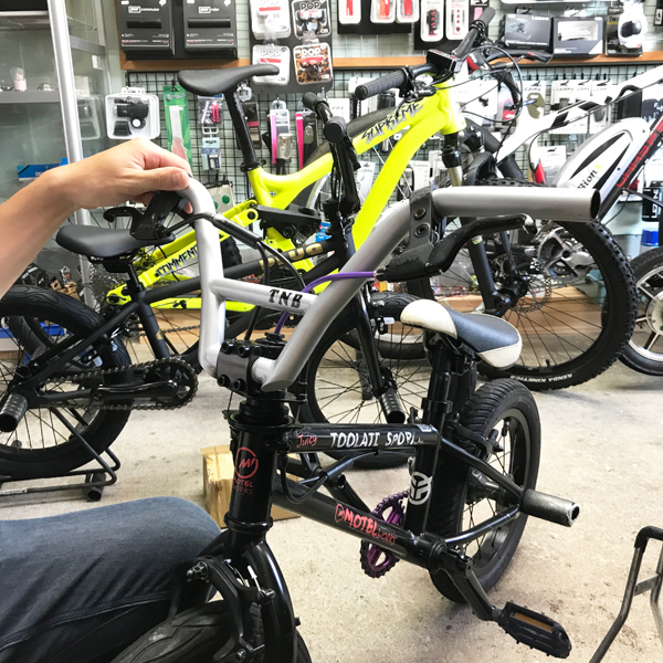 BMX フラットハンドルバー交換TNB 4PEACE BAR キッズサイズ | TOOLATE SPORTS トゥーレイトスポーツ 富山の自転車店  スノースクートプロショップ