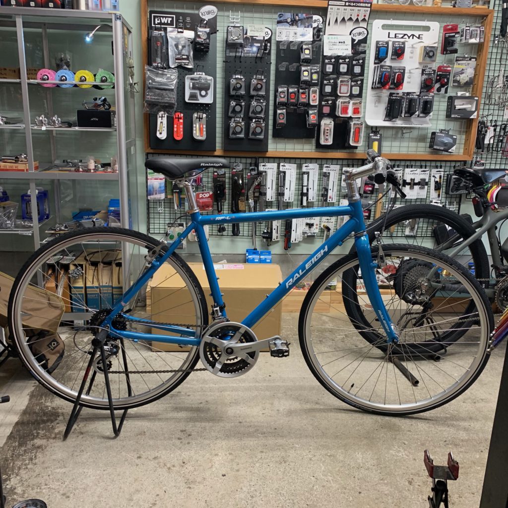 富山 春のおすすめクロスバイク完成車 ラレー Raleigh 通勤通学、ツーリングにスタイルある細身アルミ自転車 | TOOLATE SPORTS  トゥーレイトスポーツ 富山の自転車店 スノースクートプロショップ