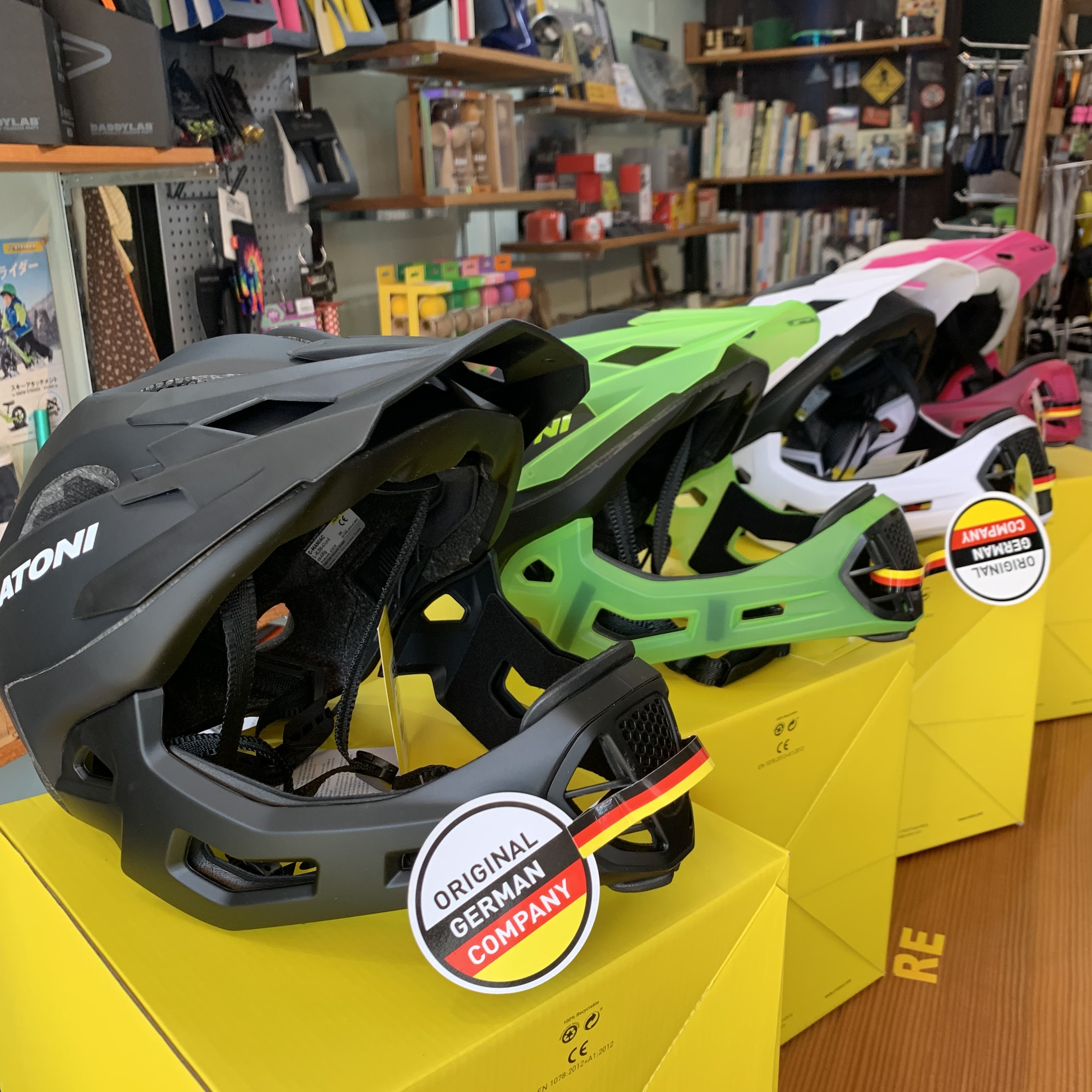 クラトーニヘルメット ストライダーはもちろん、キッズBMXやスノースクートにも！ | TOOLATE SPORTS トゥーレイトスポーツ 富山の自転車店  スノースクートプロショップ