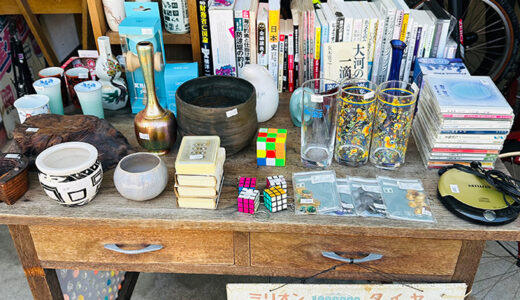 店頭の南田町古道具市コーナー夏