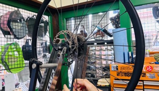 作業日誌：グラベルバイクのアルミリムホイールをWTBの28Hカーボンリムに組み替えいたしました。