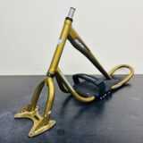 整備済み中古JYKK S64ゴールドのフレーム・フォーク全体、斜め前から