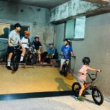 タータスケートパークに集まったBMXスクールの生徒たち