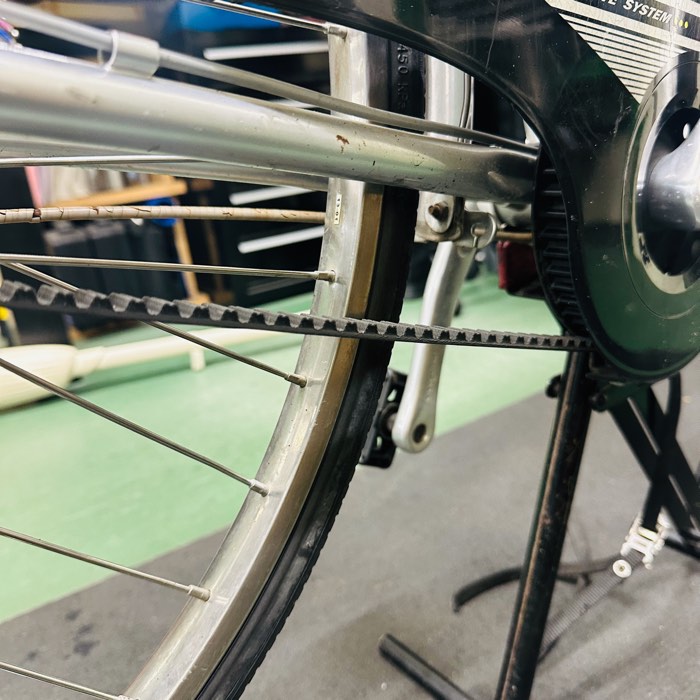チェーンの代わりにベルトで駆動する日常自転車