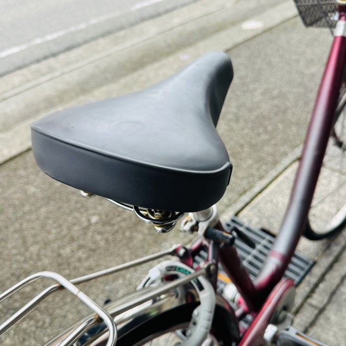 シートポストを流用して取り付けたスプリング付きの中古サドル