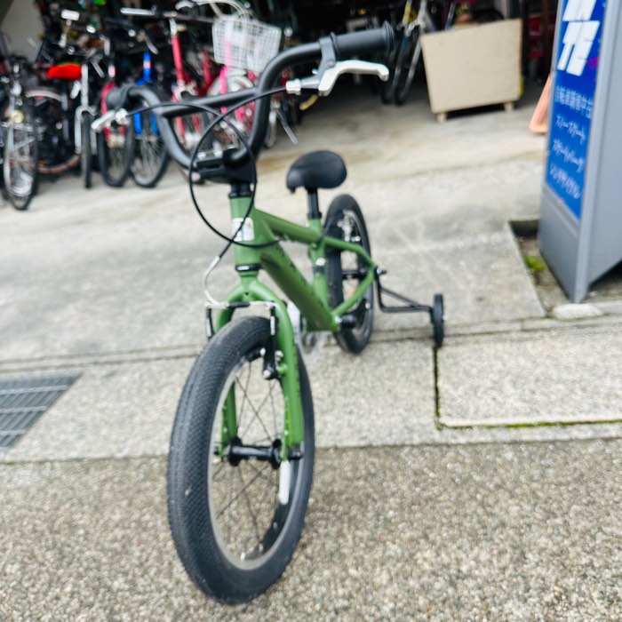 ドンキージュニア16インチのハンドル周りと車体を正面から