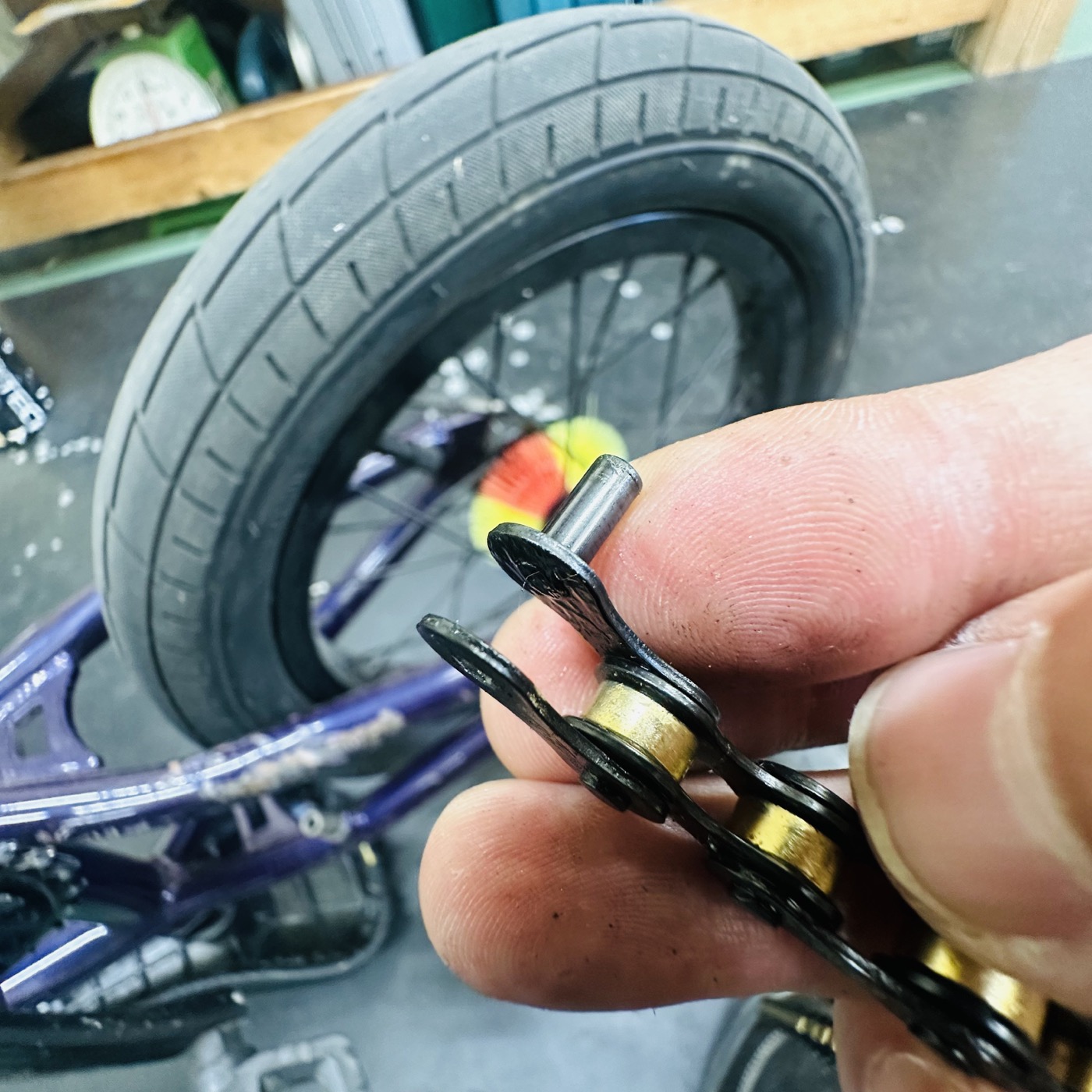 接続用のピンを残したMASH IZUMIチェーンの端部