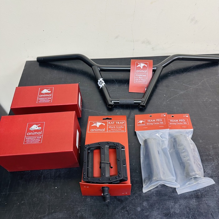 ANIMAL BIKESの入荷パーツ。FOURSOMEハンドル、RAT TRAPペダル、TEAM PEG、SHERMAN HUB