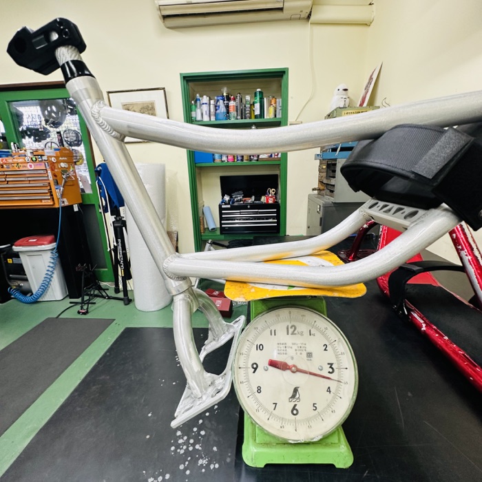 パーツセットアップ後のAR ver4.2をハンドル・ボードなしで計量。約3.5kg