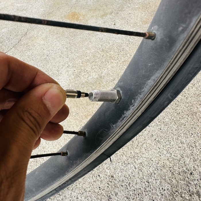スーパーバルブを取り付ける作業