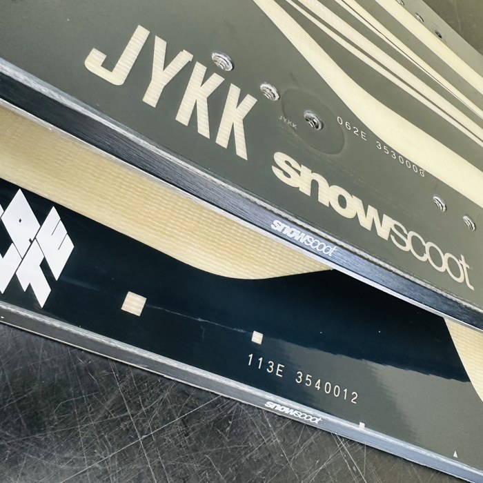 JYKK C-1のサイド白ロゴと側面の状態