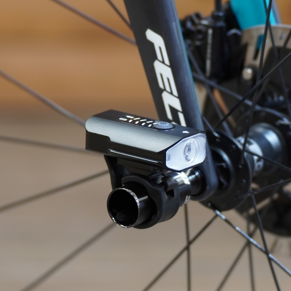 LW-F500 2IN1を自転車のフロント側へ取り付けたメーカー装着例