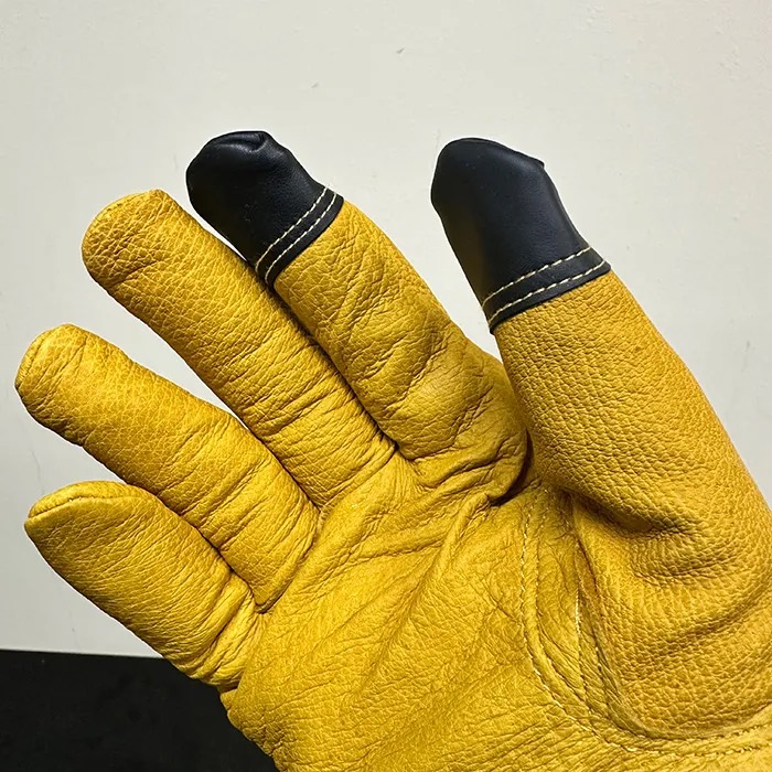 Touchscreen-compatible thumb and index finger tips