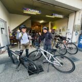 レンタルサイクルで出発するお客様