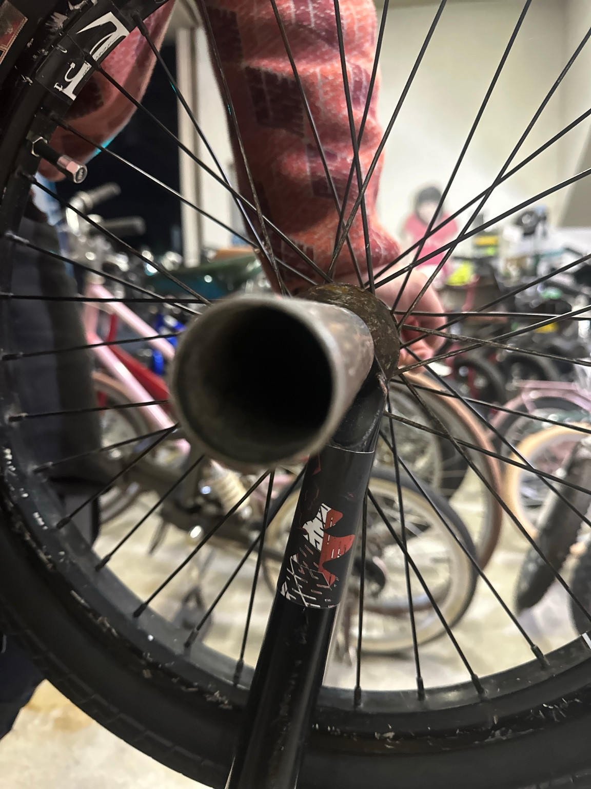 DARUMA STREET Bullet Pegの開口部とBMXホイール