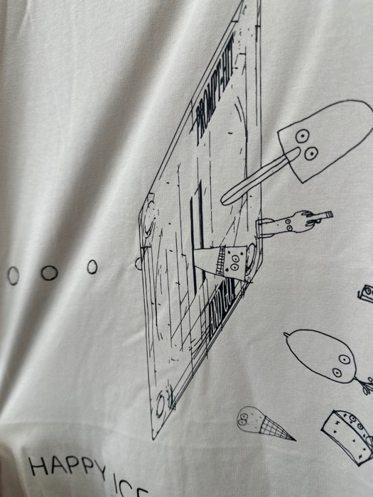 HAPPY ICE CREAM EFFECT Tシャツのプリントと生地の寄り写真