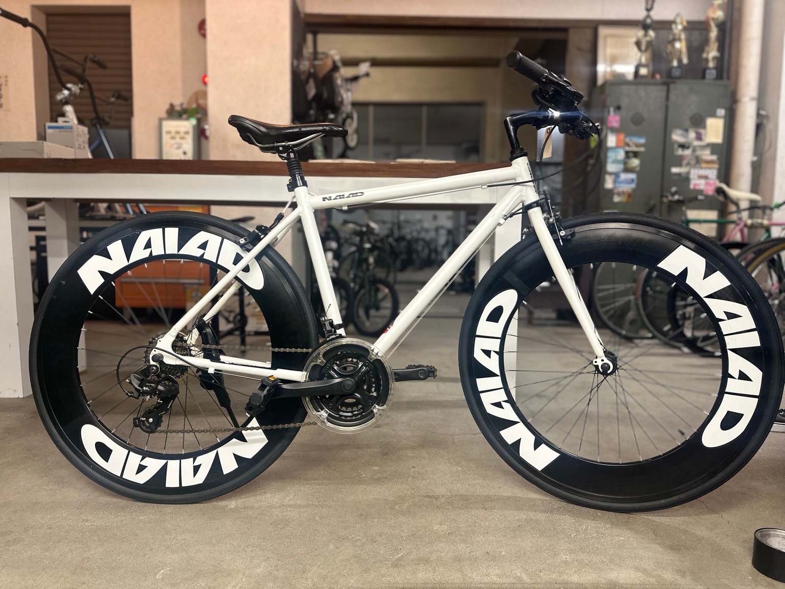 カノーバー カスタム中古クロスバイクの全体