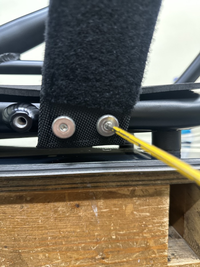 フットストラップ取り付け作業