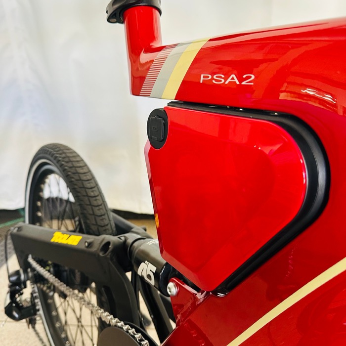 赤いPSA2のフレームとバッテリー