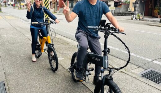 電動アシスト自転車で富山湾岸サイクリングに出発するゲスト