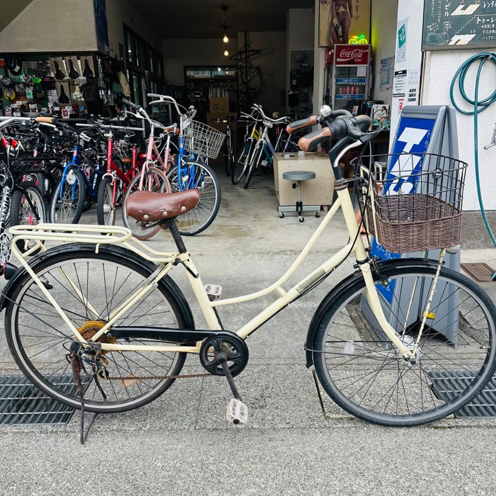整備済みのクリーム色の中古ママチャリ