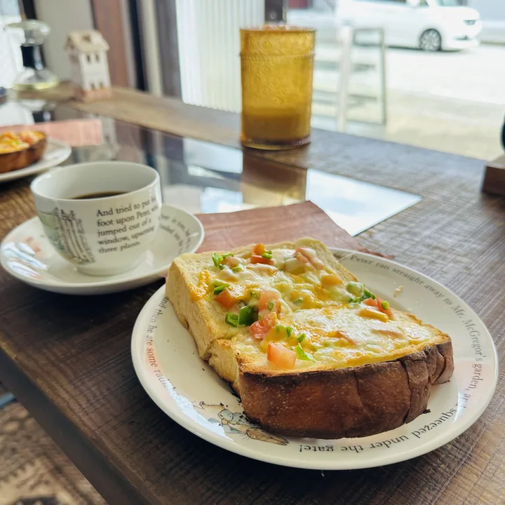 けはいのトーストとコーヒーのモーニング